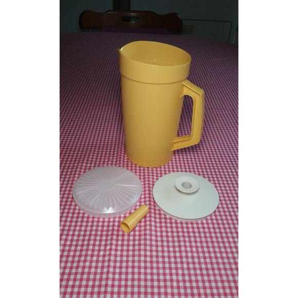 Vintage Yellow Tupperware Pitcher #874-14 With Lid Made in USA Estate Find - Picture 2 of 12